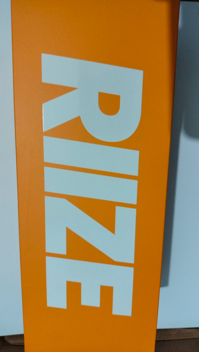 JustVe2002's tweet photo. WTS Lightstick RIIZE 
(Preloved dipakai sekali aja pas Riizing day jakarta) 

✅ bisa 🍊
✅ Official bisa connected aplikasi smtown
✅ set with box, manual book n' sticker 
✅ Free ongkir area jabodetabek
💸 550k (bisa nego)

Tag. wts wtb lightstick ls Riize https://t.co/mNIZpWG5VC