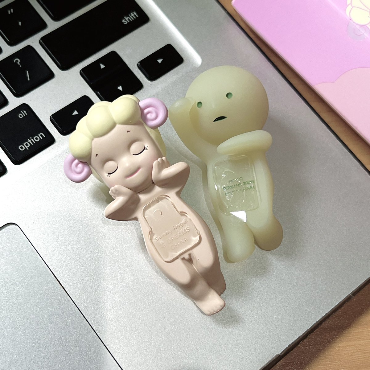 ROS34N's tweet photo. WTS | Want to sell | Jual 

Sonny Angel Dreaming Hippers Sheep
Cat Life Series Black 
Candy Store Soda Pig 
Smiski Hippers Looking out
Sylvanian Latte Cat Fork Baby Husky Secret Andy Snow Rabbit

#zonauang #zonajajan https://t.co/eNraYa2UF4