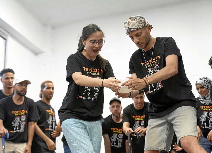 Antzerki komunitarioa, elkarrekin kontatzeko bide 

🖊️ <a href="/gara_miantzi/">Maider Iantzi Goienetxe</a> <a href="/Gaur_8/">Gaur8</a> 

gaur8.naiz.eus/eu/info_gaur8/…