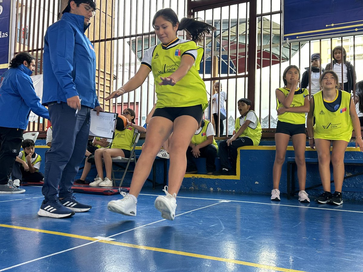 Con la participación de 25 niños del Colegio Inglés de #Iquique y la presencia del jefe nacional del Programa #PromesasChile, Daniel Stevens, la Seremi Vania Llantén y del Director Regional IND, Hernán Muñoz se desarrolló una nueva jornada de detección de talentos 

<a href="/MindepChile/">Ministerio del Deporte</a>