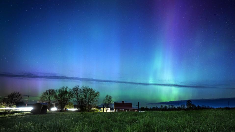 Forbes's tweet photo. Northern Lights Forecast: U.S May See Aurora Tonight After Solar Flare
https://t.co/rRViMMORCF https://t.co/SiGWnvFJkT