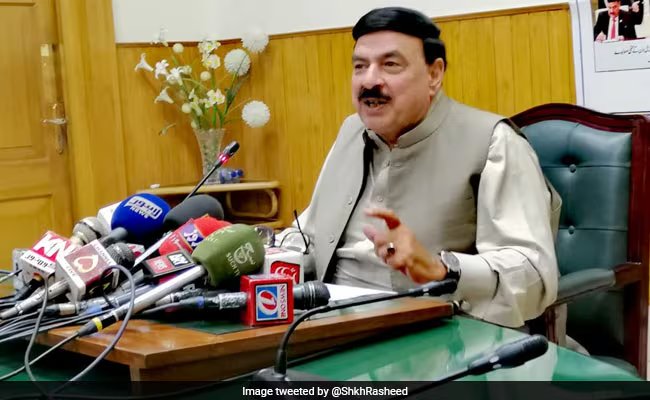 <a href="/sanjeevsanyal/">Sanjeev Sanyal</a> <a href="/tejpal_verma100/">Tej Pal</a> are wo pau kilo wale private individual hai. Jeff is code name for Sheikh Rasheed 😃
