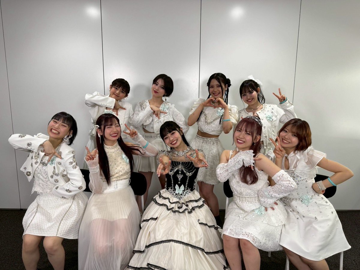 mornigkyou's tweet photo. とても、ひとつのツイートでは語りきれない。
多くのスマイレージ、アンジュルムメンバーの卒コンの歴史もまた、振り返ってみると沢山の思い出が😌

#アンジュルム
#竹内朱莉
#佐々木莉佳子
#川村文乃
#上國料萌衣 https://t.co/zjE2sUlUHZ