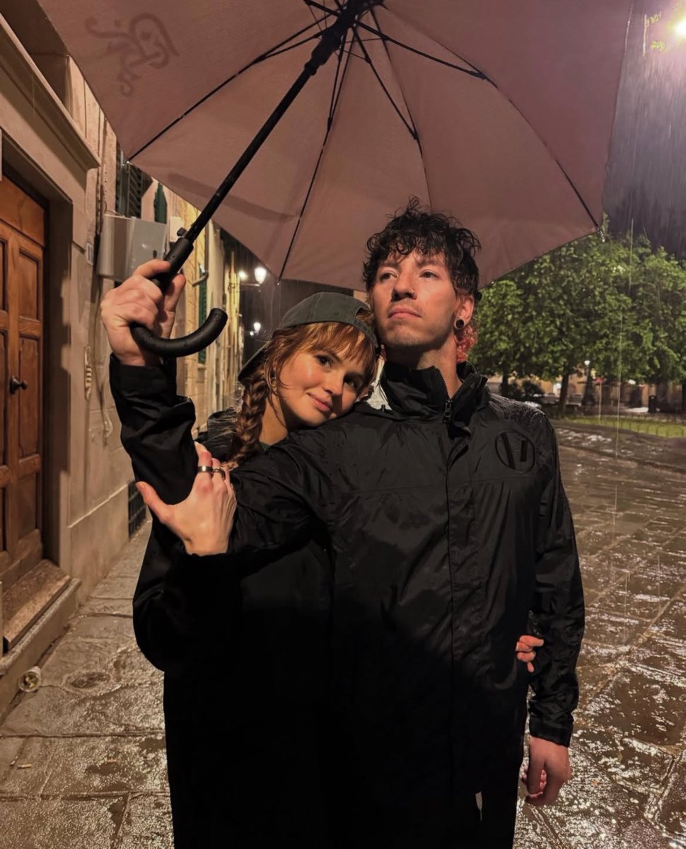 📸 | “surprise. he keeps getting better. happy birthday joshua” 

via @/debbyryan on instagram