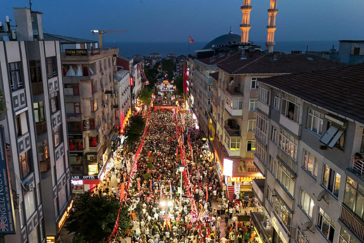 Avcılar’da halkın coşkusuna, dayanışma ruhuna ve değişim iradesine ortak olduk.

Genel Başkanımız Sayın Özgür Özel’in öncülüğünde, ülkemizin her köşesinde yükselen adalet, demokrasi ve eşitlik çağrısına Avcılar’dan güçlü bir ses daha eklendi.

Meydanları dolduran yurttaşlarımızla