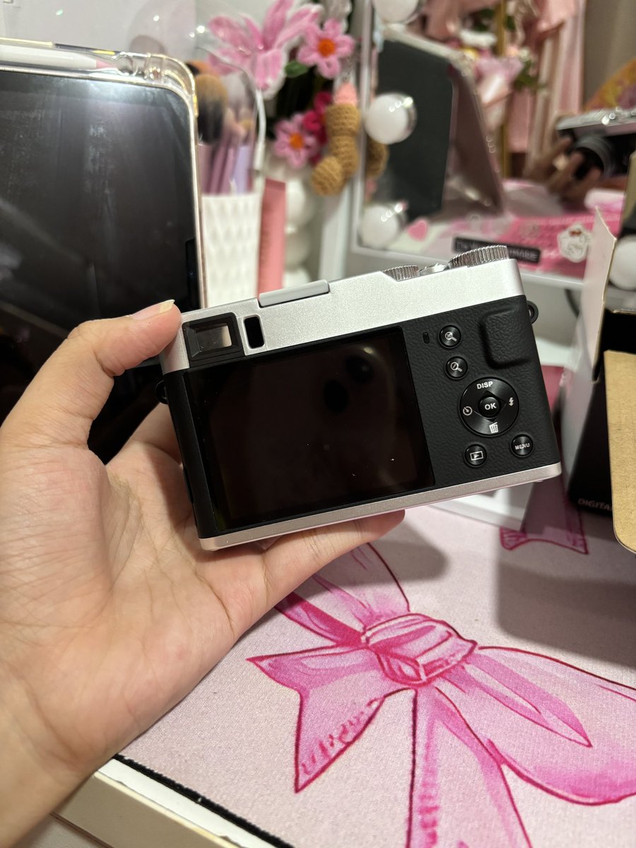 _kjuncottoon's tweet photo. wts lfb ph || digital camera fuji dupe 
₱2999 only ! 🎀
— brandnew &amp; onhand
— payo / 3 days dop w ndrp  
— jnt/sdd/meetup around tondo
📍manila 

#.  aesthetic hirono iphone 17 pro max ipad angel makeup clothes pc kpop viral trending canon hp instax samsung https://t.co/hL4Zze4Hka