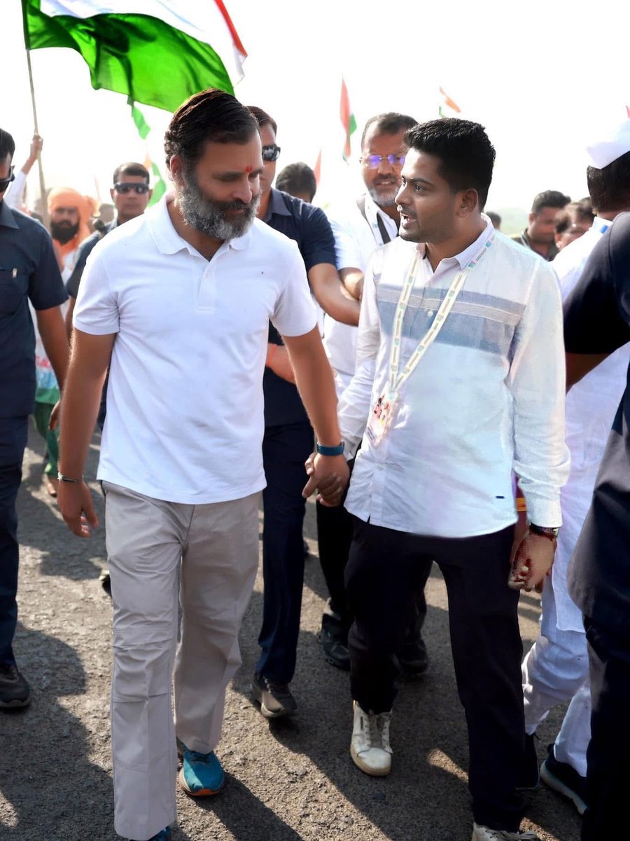 GovindDev_INC's tweet photo. Happy Birthday to Shri @RahulGandhi ji
 
A fearless voice for justice, compassion, and equality. Your leadership continues to inspire India’s fight for truth and democracy. 

#HappyBirthdayRahulGandhi https://t.co/7wRW30Raea