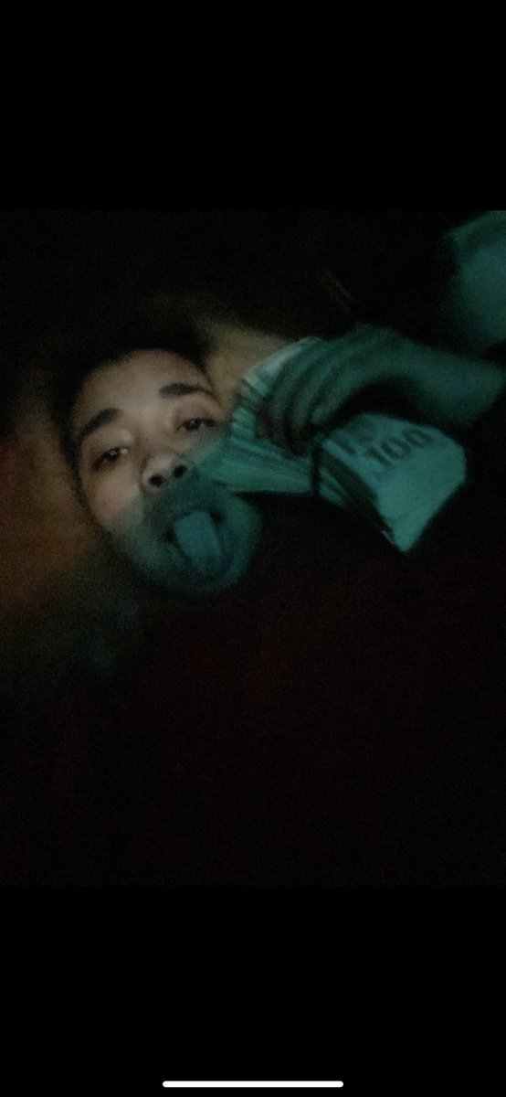 iiiheartbellaaa's tweet photo. you can cm ugly but broke????? never 🤣👌🏼 https://t.co/jufLzo9SHJ
