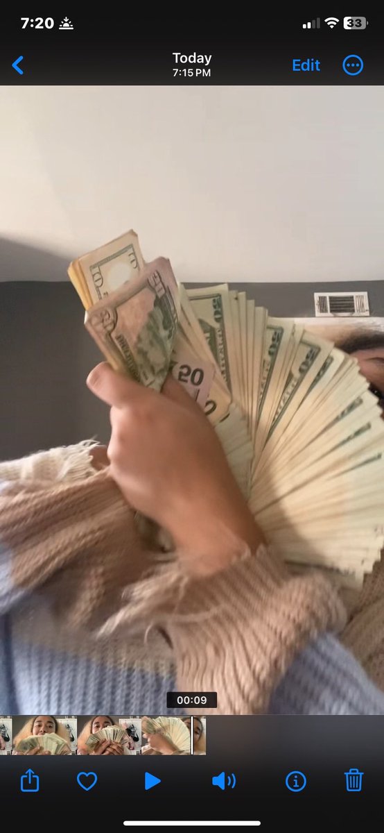 iiiheartbellaaa's tweet photo. you can cm ugly but broke????? never 🤣👌🏼 https://t.co/jufLzo9SHJ
