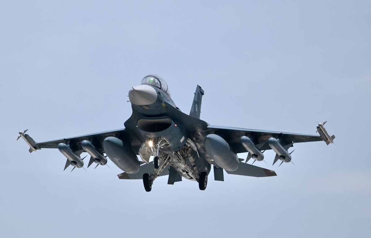 EgiYasuo73184's tweet image. 岐阜基地1at空中給油ミッションF-2(105)対艦×AMM3フル装‼️
2025.6.19.  #岐阜基地 #対艦ミサイル #AMM3 #空森 #nikon #Z8