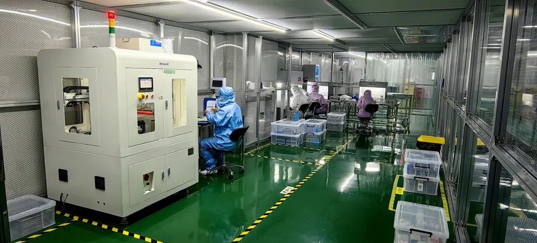 Cool tech, zero power A Nanjing University team turned lab magic into real impact! Their radiative cooling film—like an AC for your phone—cuts temps by 5–10°C with no energy use. Now in Xiaomi &amp; Apple phones, it’s powering a greener future, from gadgets to glaciers!