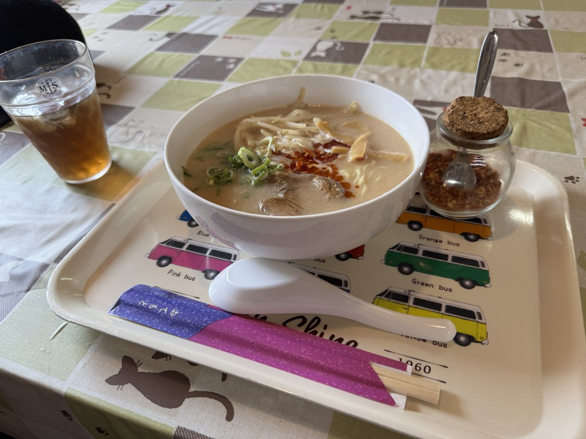 お昼はファミトコさんでとんこつラーメンを。とても美味しく暑い季節にも良いですねー！