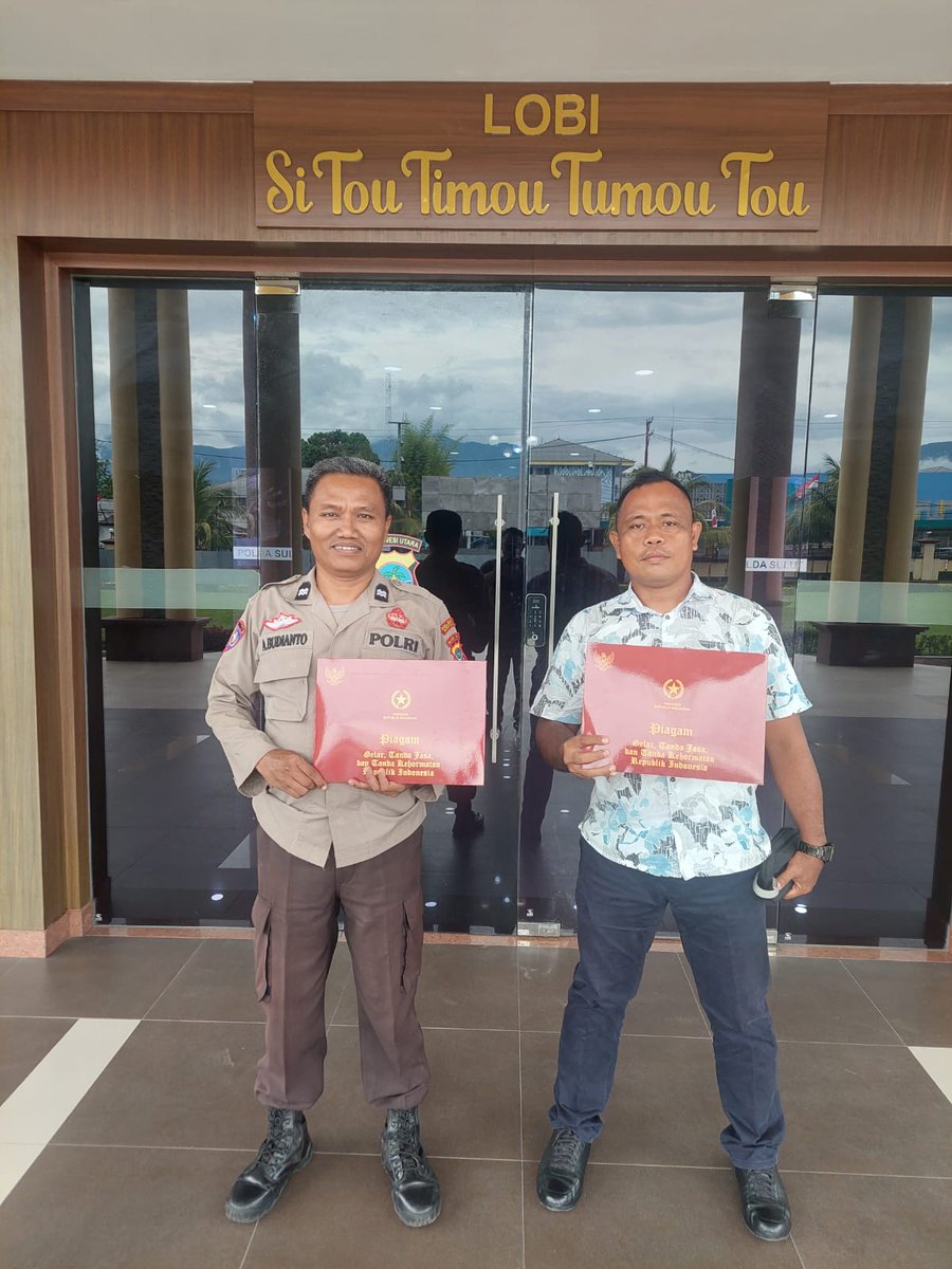 aguscops's tweet photo. Jelang 1 Juli 2025.
Piagam penghargaan dari Presiden RI ke 7 Joko Widodo jelang berakhirnya masa jabatan.
Sehat selalu Pak De. https://t.co/K5vNA3z6oS