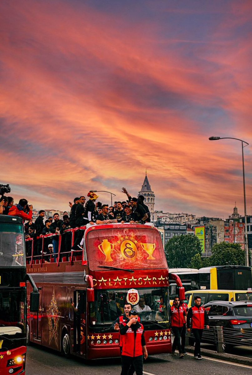 Ne kadar Galatasaraylı varsa hepsine kocaman Günaydin
Lütfen RT yapın herkes görsün🦁