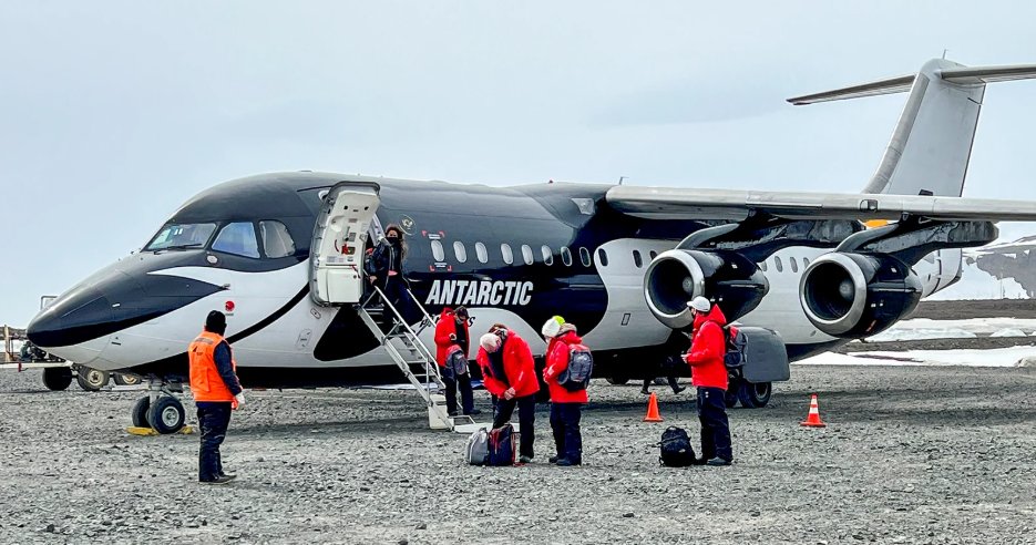 niranjanujain's tweet photo. @greatindianmile @dhimantn @aadil @ameyakarve Antartica on a fly cruise, the ultimate dream for any avgeek. https://t.co/nHdlH7PHdn