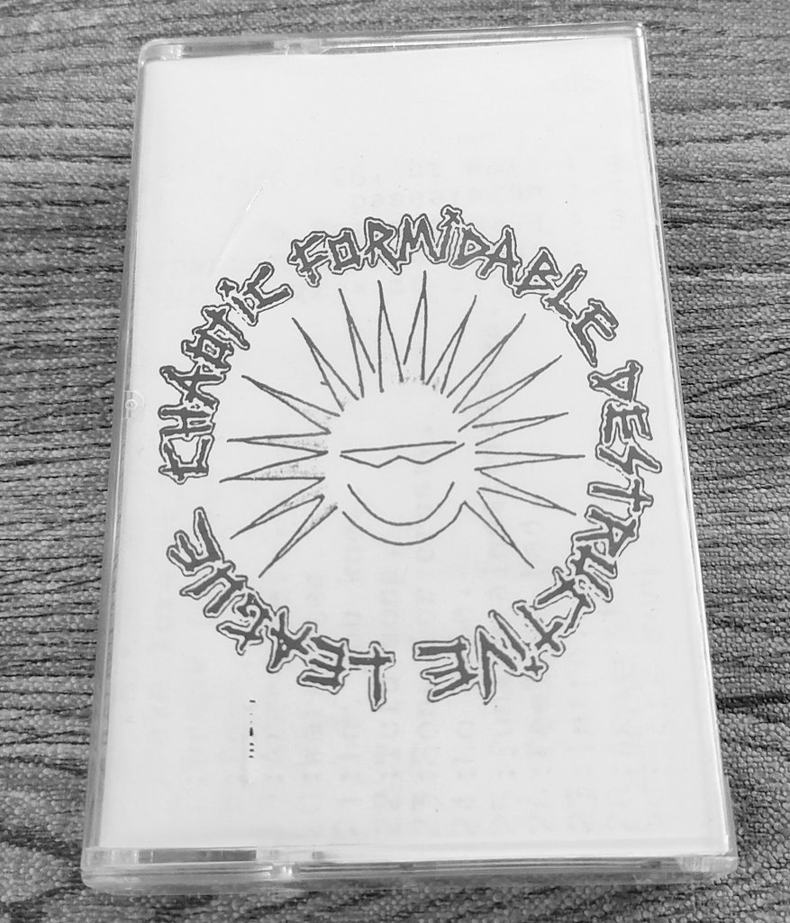 URON_ALPHA's tweet photo. C.F.D.L / CassetteTape
当時このテープをどうやって手に入れたか全く記憶がない。NOTOKENとのSPLIT TAPEもどこかにあった気がする。未発表曲が数曲入ってました。
#CFDL https://t.co/XCJwpHrBvo