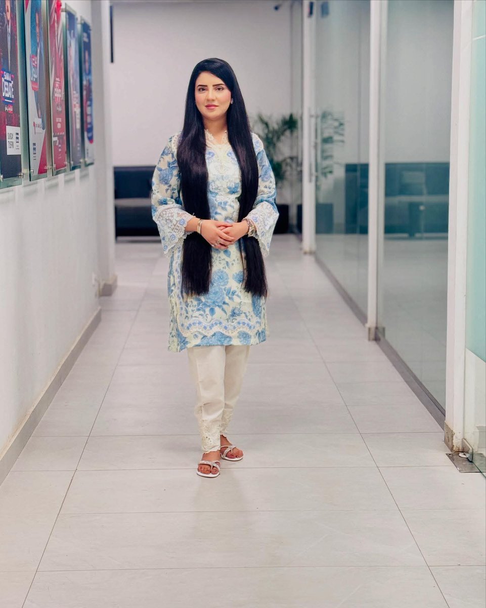 News Anchor  Kiran Naz❤️