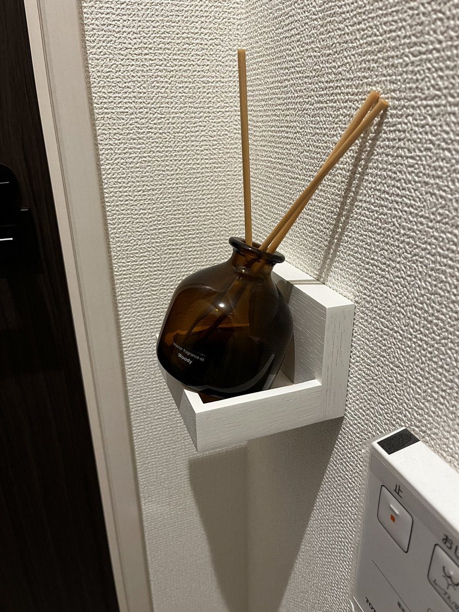 ルームフレグランスを置くトレー(首藤レン) 