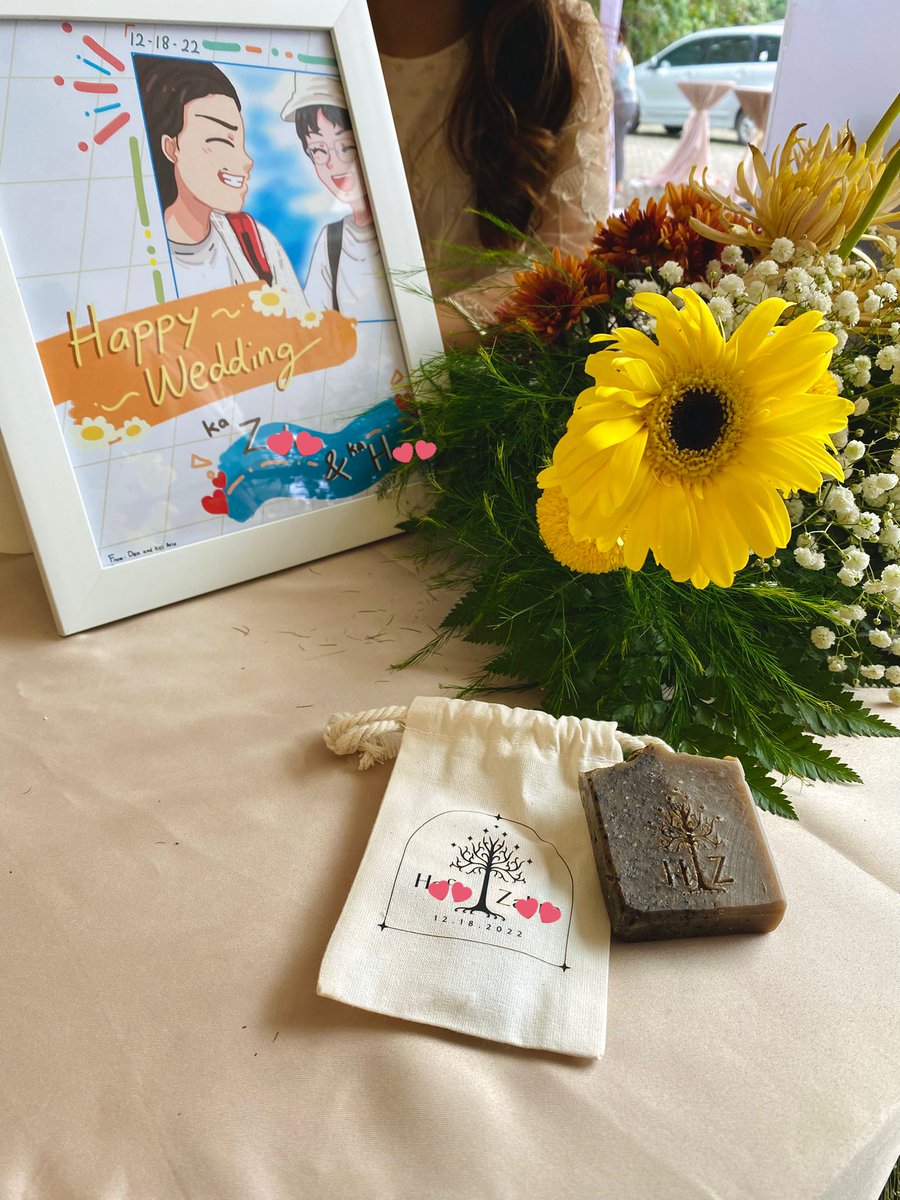 Sabun handmade🫧 

Aku pernah bikinin souvenir nikahan temenku🥰 dan karena aku ngerjain sendirian, untungnya dia juga intimate wedding jadi sanggup kekejar ama aku🥹

Bahkan ada banyak lebihan dan kukasih gratis aja sebagai hadiah buat kedua mempelai😆💜

Minat? Let’s connect!