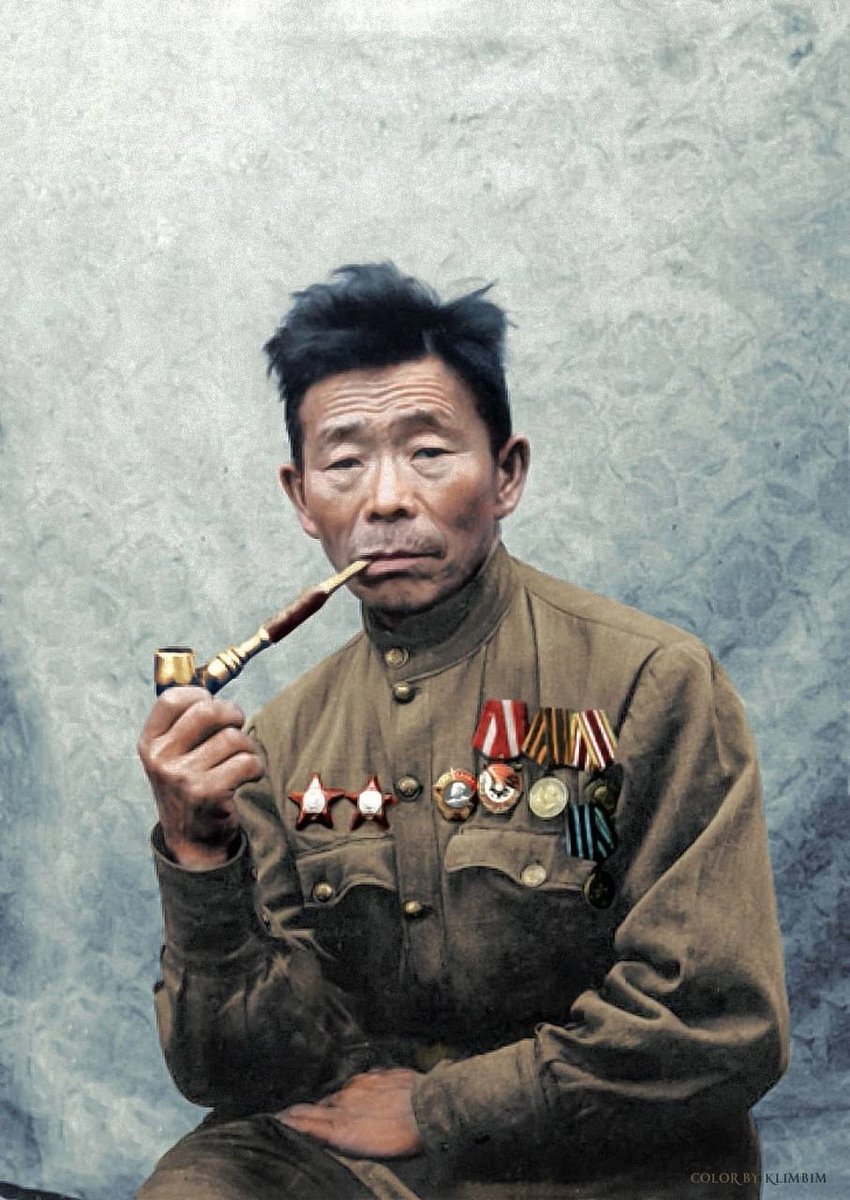 - А сколько людей вы убили на войне?
- Ни одного.
- А откуда у вас столько наград?
- Фашистов убивал.

Семён Данилович Номоконов (1900 — 1973) легендарный снайпер Красной армии бурятского происхождения.

Во время ВОВ уничтожил 483 немецких солдат.