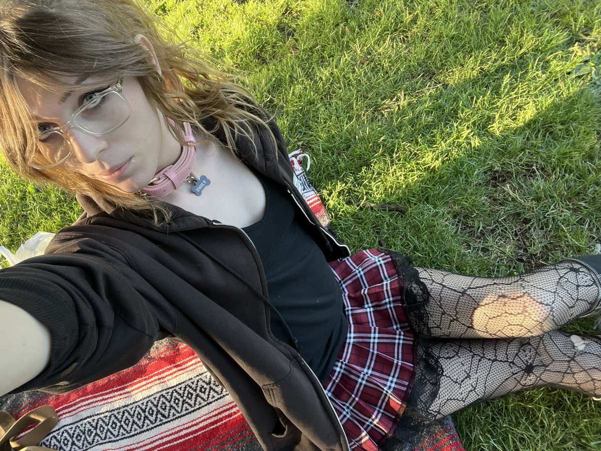 nekomrade's tweet photo. played magic in the park https://t.co/C0H3essANO