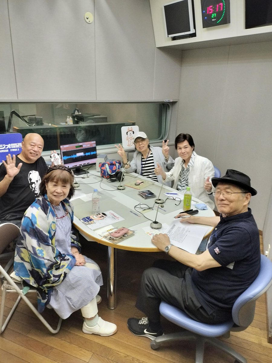 akirafudou2's tweet photo. 皆さんこんにちは🍀
昨日は地元のラジオ局 ラジオ関西の長寿番組✨走れタコの収録撮りに行って来ました🎶
ヒロノツトムさん他スタッフの皆さまありがとうございました🙏放送は6月30日(月)7月14(月)PM9時〜15分間です皆さんご視聴の程よろしくお願いいたします🙋 https://t.co/DdhpWqd3zl