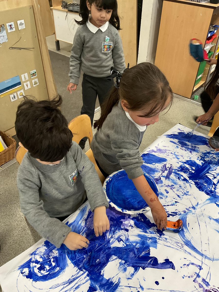 MrsGriffiths7's tweet image. Nursery have had lots of fun this week! We’ve been mark making with curves, using forks, brushes and cars 🙂 #markmaking #eyfs #controlovertools