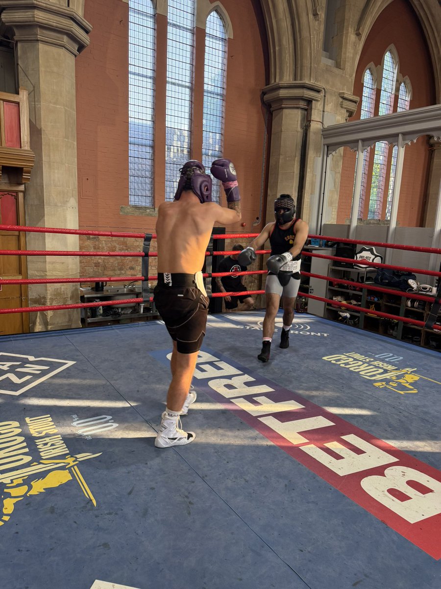 DarrenEldo's tweet photo. Top Rounds banked last night for my champ @HarveyEldo with Quias Ashfaq
Saturday 23rd show Time ππ₯@CarlGreavesPro @AdamKet
#boxinglifestyle https://t.co/z1xYLqK0QO