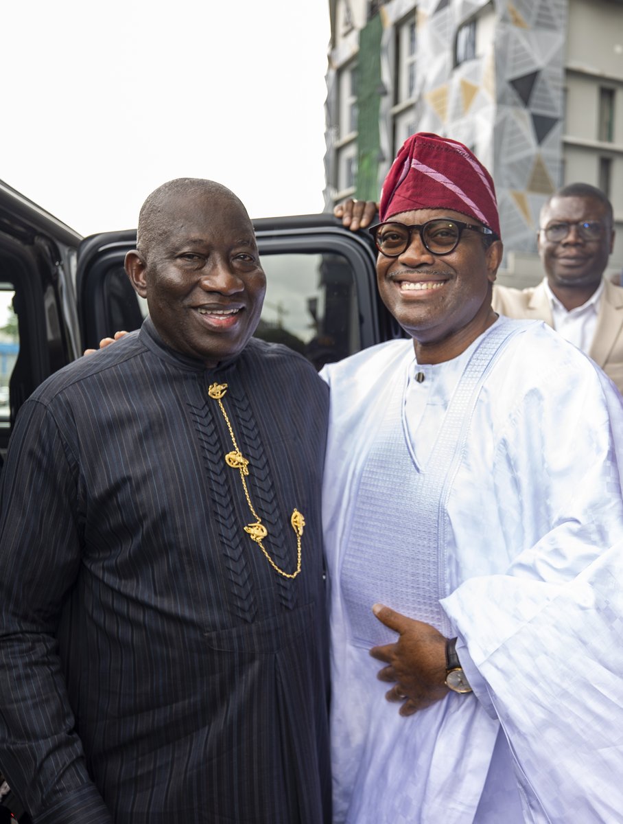 akin_adesina's tweet photo. My boss for life! President ⁦@GEJonathan⁩ graciously nominated and supported me to be President of the ⁦@AfDB_Group⁩ in 2015. I was happy he told me "I am very proud of you. You have done a great job! You have made Nigeria and Africa very proud." Thank you Sir! 🙏🏽❤️🙏🏽 https://t.co/Hf5ifIYON4