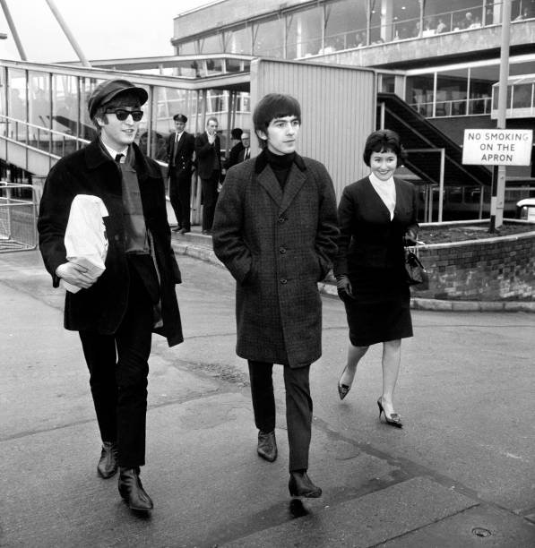 BeatlesArchive2's tweet photo. John Lennon and George Harrison walk towards their plane at London Airport to return to Paris after a 24 hour visit home
The #Beatles https://t.co/Dy4bmis8G9