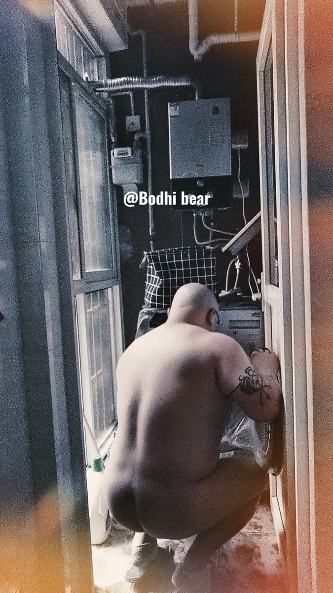 大多数同志间性爱还是遵从男女性爱方式，两个男人在一起，还弄个“一公一母”“老婆老公”如此为何不选择异性婚姻？两个男人即是彼此的【丈夫】才对！性爱是两个人身心愉悦就够了！不是某种特定方式！严格区分一零的伴侣，也将遭受异性婚姻“中年危机”“性生活不协调”问题，出轨、分手才是同志伴侣最终结局吗