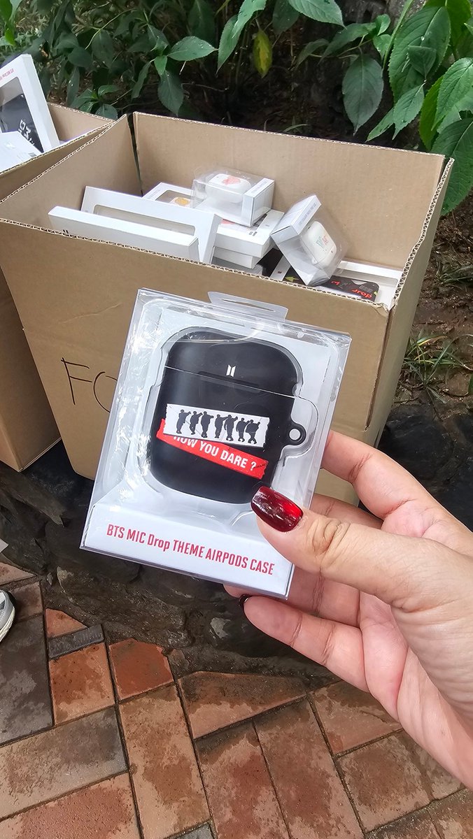 free iphone and airpod cases at hakdong park near swing

iphone 11 pro and below models

we dont know who it's from though