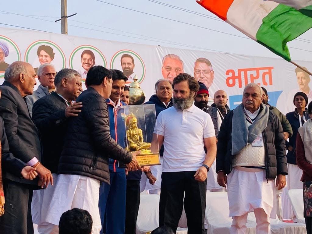 indurajnarwal's tweet photo. लोकसभा में नेता प्रतिपक्ष, जन नेता एवं हमारे प्रेरणास्रोत माननीय श्री राहुल गांधी जी को जन्मदिन की हार्दिक शुभकामनाएं।

ईश्वर से प्रार्थना है कि आपको उत्तम स्वास्थ्य, दीर्घायु और सदैव जनसेवा में सफलता प्रदान करें।
#birthday #RahulGandhiVoiceOfIndia https://t.co/DufdnhIuF2