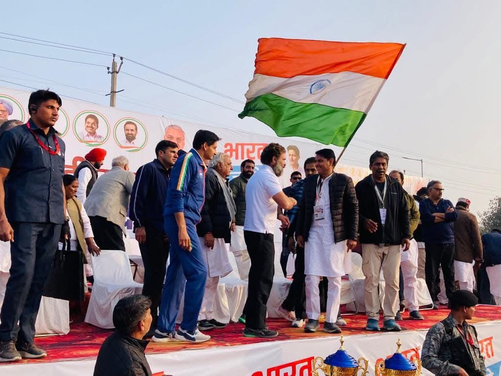 indurajnarwal's tweet photo. लोकसभा में नेता प्रतिपक्ष, जन नेता एवं हमारे प्रेरणास्रोत माननीय श्री राहुल गांधी जी को जन्मदिन की हार्दिक शुभकामनाएं।

ईश्वर से प्रार्थना है कि आपको उत्तम स्वास्थ्य, दीर्घायु और सदैव जनसेवा में सफलता प्रदान करें।
#birthday #RahulGandhiVoiceOfIndia https://t.co/DufdnhIuF2
