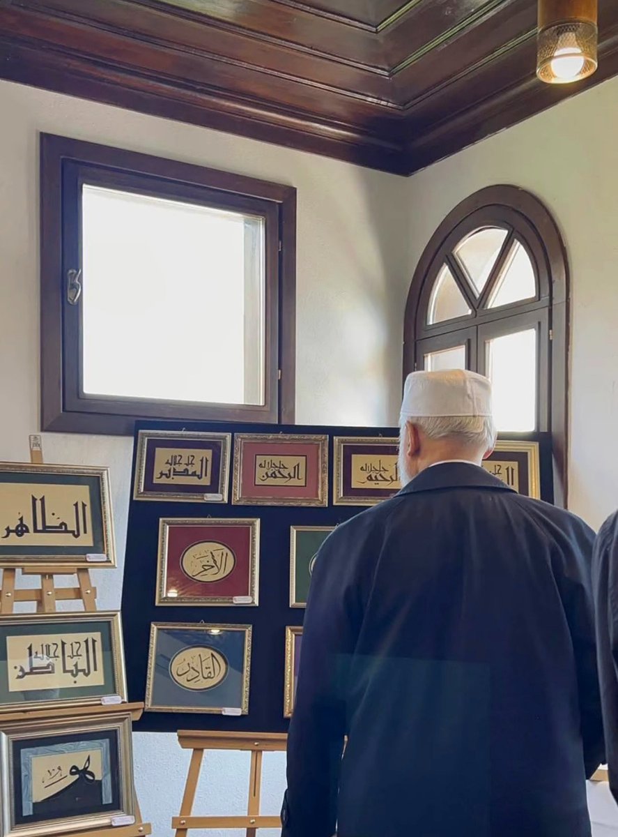 Gönül âleminize kariyer yaptırın. Sonra nerede isterseniz orada master yapın, doktora yapın.
   •|| Osman Nuri Topbaş Hocaefendi ||•