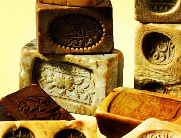 Saray helvahanesinde helva, şerbet, turşu, macun ve ilaç yapıldığını artık hemen herkes biliyor. Pek bilinmeyen ise, bir dönem burada esans ve kokulu sabun da yapıldığı.