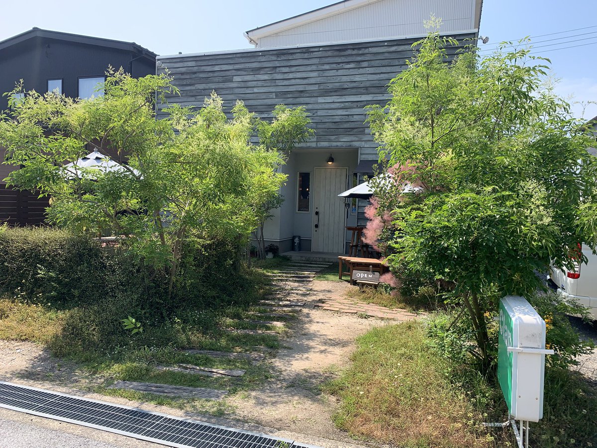 TOYBOX10597373's tweet photo. ずっと行きたかったお店に、仕事のタイミングでやっと行けた⤴️
Aランチの麺を大盛りをチョイス☝️
イカとキノコの明太パスタ🍝
美味い😋🍴
次はオムライスにしようかな^ - ^

#clapdining
#滋賀県彦根市八坂町２９６４−３
#ゴイゴイスー
#TOYBOX飯 https://t.co/MLtSHIuftx