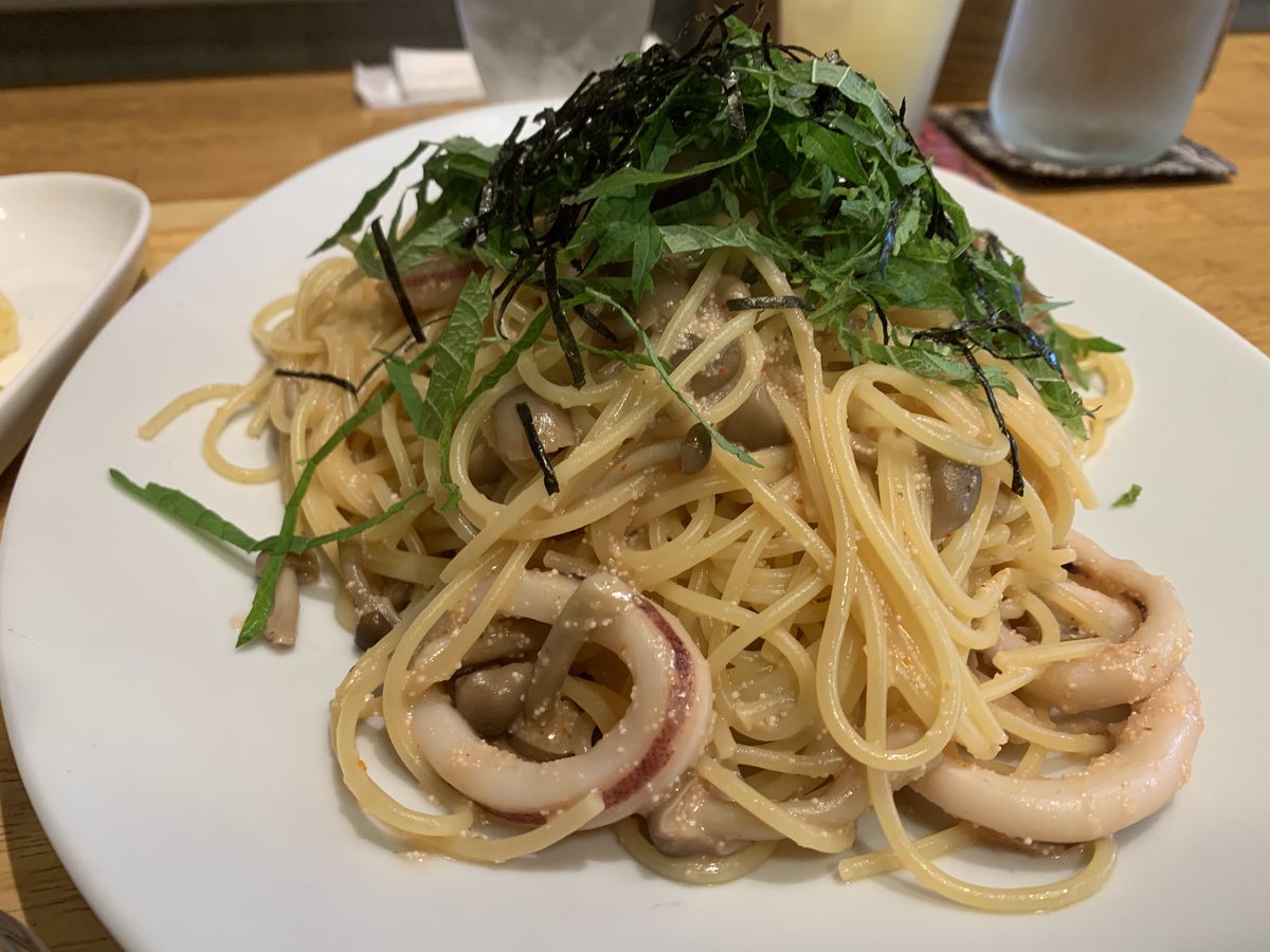 TOYBOX10597373's tweet photo. ずっと行きたかったお店に、仕事のタイミングでやっと行けた⤴️
Aランチの麺を大盛りをチョイス☝️
イカとキノコの明太パスタ🍝
美味い😋🍴
次はオムライスにしようかな^ - ^

#clapdining
#滋賀県彦根市八坂町２９６４−３
#ゴイゴイスー
#TOYBOX飯 https://t.co/MLtSHIuftx