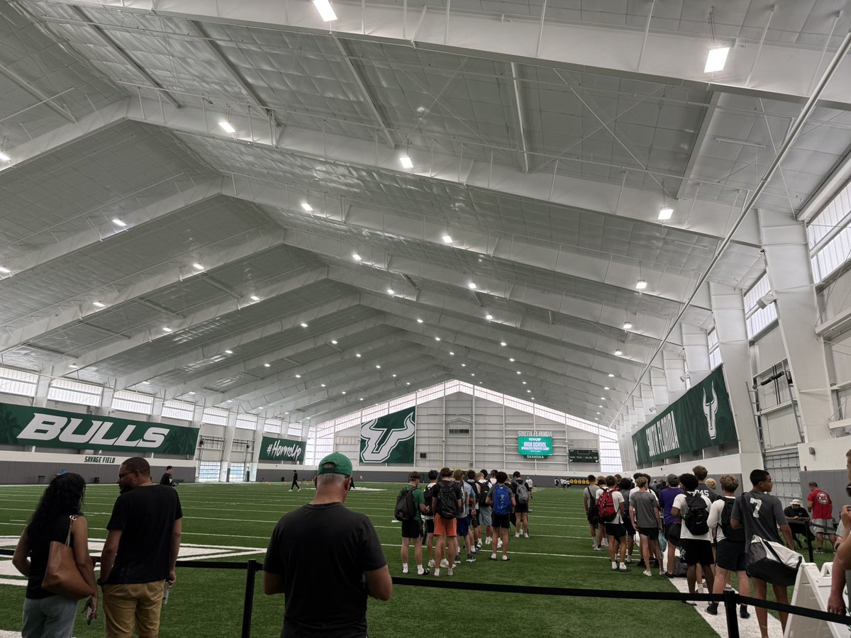 JordanGouldLS's tweet image. Had a great time at USF today and learned a lot from the snappers there. Thank you @CoachMajewski and @Coach_DaveG for the invite to a great camp.