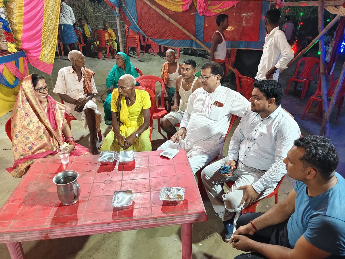 gitakumarirjd's tweet photo. बीते दिनों अपने ग्रामीण फतेहाबाद निवासी श्री अचल राय जी की सुपौत्री के शुभ विवाह में शामिल हुई।
#gitakumarisingh #gitasinghrjd #gitakumarirjd #sahebganjvidhansabha #साहेबगंज #RJD #TejashwiYadav #nextcmofbihar
@RJDforIndia @laluprasadrjd https://t.co/eJivnJN3Qr