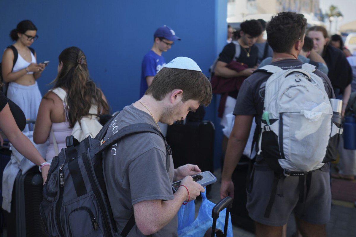 Evacuees from Israel and stranded Israelis find shelter and kosher meals in Cyprus apnews.com/article/cyprus…