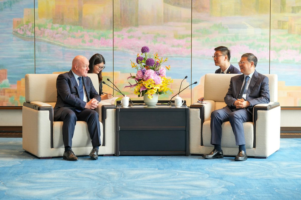 A very productive meeting with Shanghai Party Secretary Chen Jining today.

Shanghai plays a key role in our $39 billion trading relationship with China.

We're focused on deepening cooperation, supporting Kiwi businesses, and welcoming more visitors and students to New Zealand.