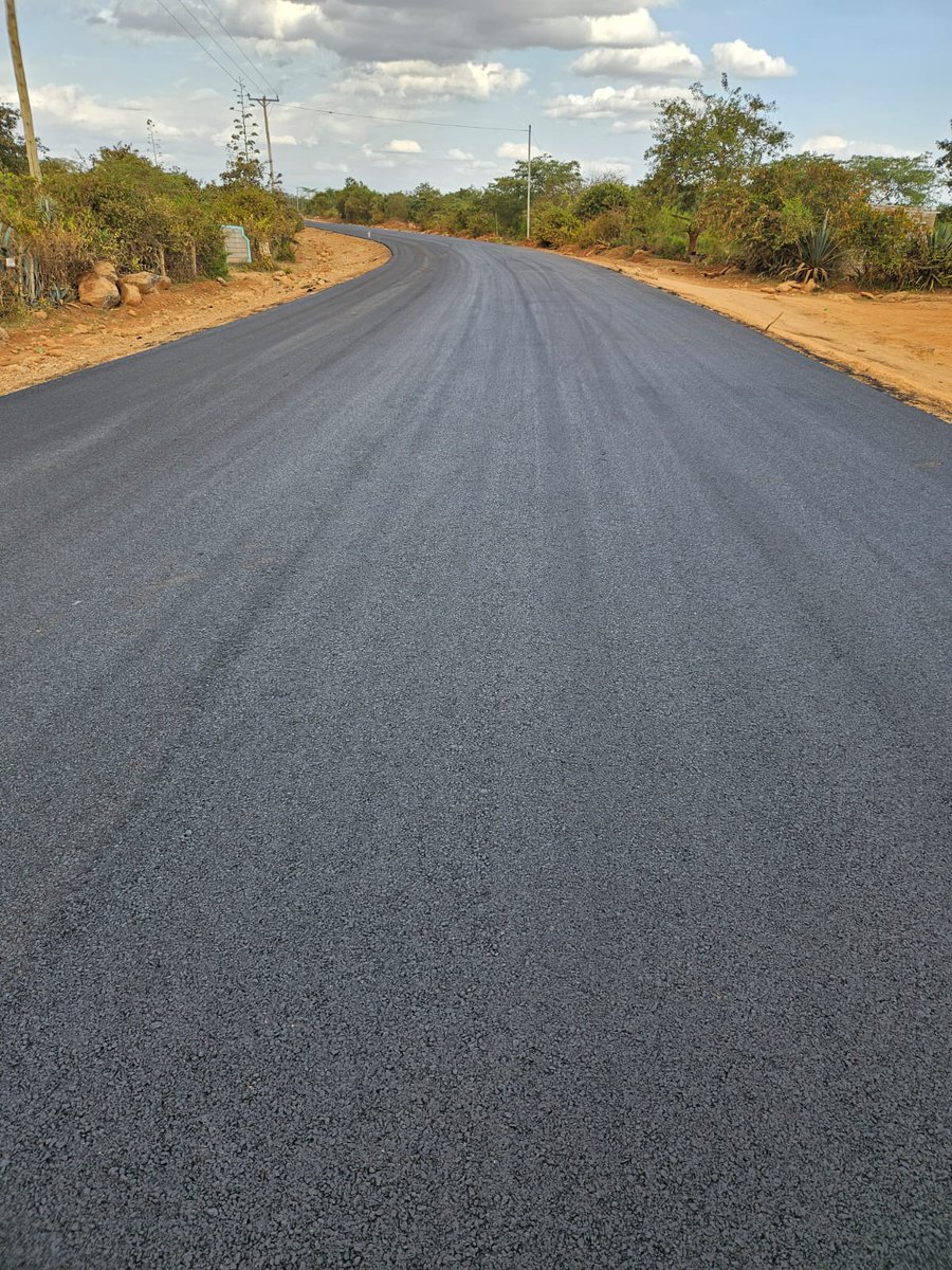 Wavinya_Ndeti's tweet photo. Mlichagua  Mama lazima nitadeliver.

Katangi–Malava–Kinyatta–Kithimani Road. https://t.co/lNZjW95v33