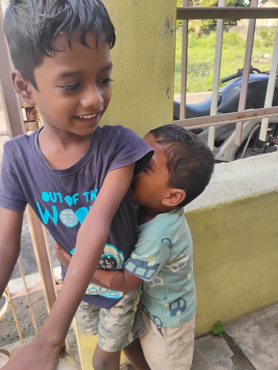 SOORIYA28024367's tweet photo. #Brothers may fight, but their hearts never " 🤍 I've two younger brothers — #Akshith &amp; #Darwin.
They fight every 15 minutes 😅
If Aksy takes something, Darwin will want same - boom, clash 😂
But they’re always together. Heart to heart connection we can’t see with eyes, only feel https://t.co/qNWPVR44Tf