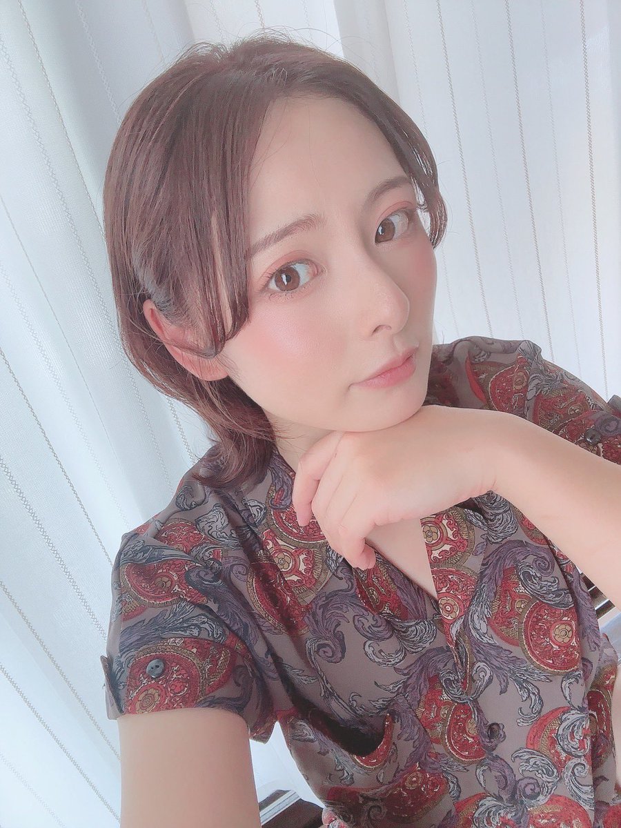 髪の毛切りました✨
かなり短くなった！

綺麗系になるかなって思ってたけど
思ったより可愛い感じになったけど
まぁ、いいか。