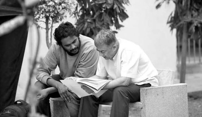 IdliDoseChutney (@anonoxymoron1) on Twitter photo Update on X Space about #AnantNag movies:
Writer - Director - Producer <a href="/hemanthrao11/">Hemanth M Rao</a> will join us. In addition to being the director of 'Kavaludaari' and 'Godhi Banna Sadharana Maikattu', he is also a big fan like us all.
Saturday, June 21, 8pm! Update on X Space about #AnantNag movies:
Writer - Director - Producer <a href="/hemanthrao11/">Hemanth M Rao</a> will join us. In addition to being the director of 'Kavaludaari' and 'Godhi Banna Sadharana Maikattu', he is also a big fan like us all.
Saturday, June 21, 8pm!
