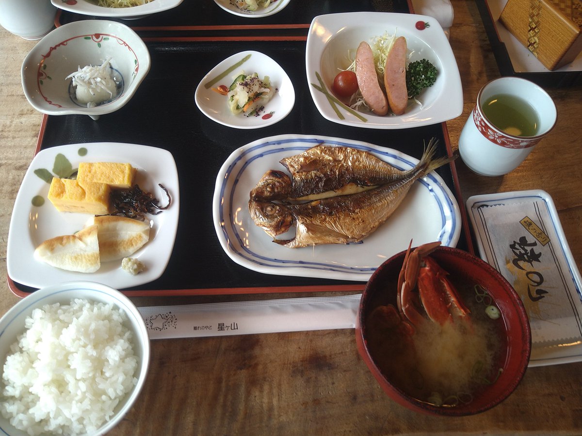 ilovedandelion's tweet photo. 朝食のアジが焼きたてで、とっても美味しかった
蟹の味噌汁も好きです https://t.co/TeYmFkKxzv