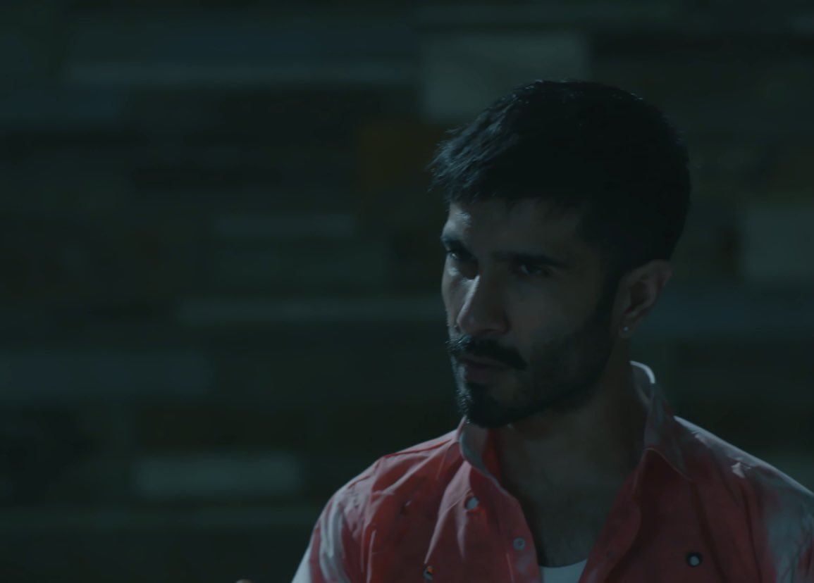 dreams6116's tweet image. Yeter artık ya! Biraz araştır da şu kızın suçsuz olduğunu anla artık. Kızı delirtti evin içinde. Kız hayal gördüğünü, delirdiğini falan zannediyor.

#Humraaz #FerozeKhan #AyezaKhan