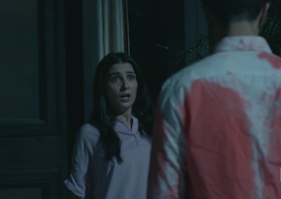 dreams6116's tweet image. Yeter artık ya! Biraz araştır da şu kızın suçsuz olduğunu anla artık. Kızı delirtti evin içinde. Kız hayal gördüğünü, delirdiğini falan zannediyor.

#Humraaz #FerozeKhan #AyezaKhan