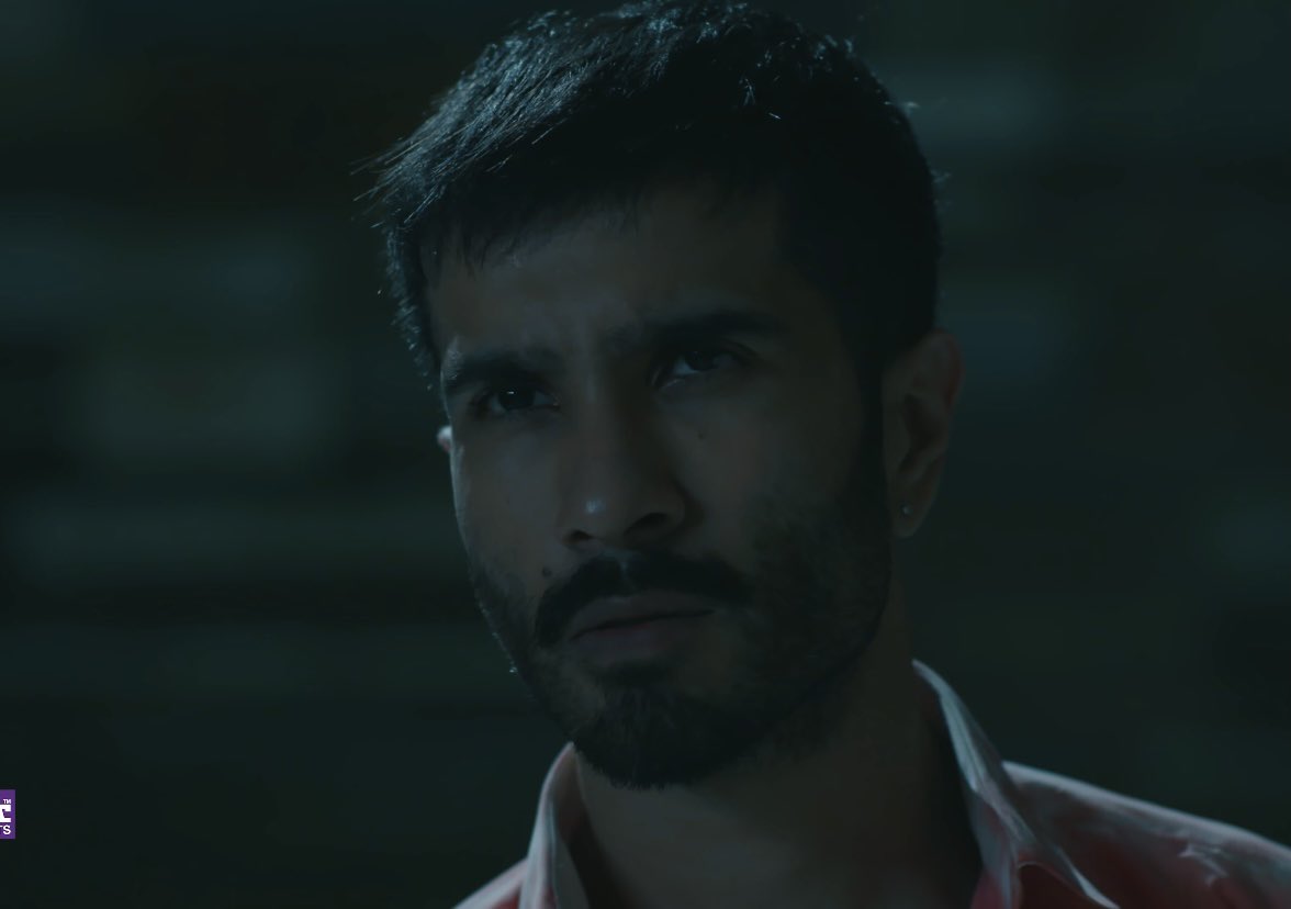 dreams6116's tweet image. Yeter artık ya! Biraz araştır da şu kızın suçsuz olduğunu anla artık. Kızı delirtti evin içinde. Kız hayal gördüğünü, delirdiğini falan zannediyor.

#Humraaz #FerozeKhan #AyezaKhan